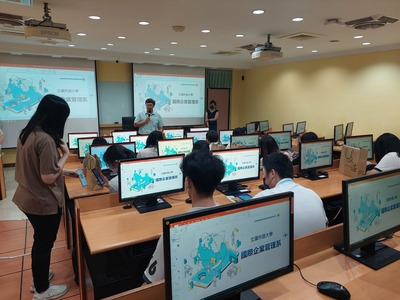 應用英語科112參訪活動圖片