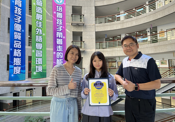 狂賀! 英一甲三芯蘋榮獲“青年建設民主競賽”獎，赴加拿大國際安全論壇會議受獎並出席論壇活動圖片